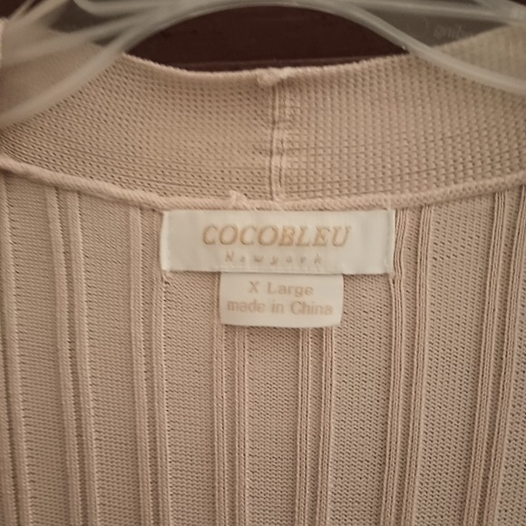 X Large Cocobleu beige cardigan. Small slits on the sides. - Picture 3 of 4